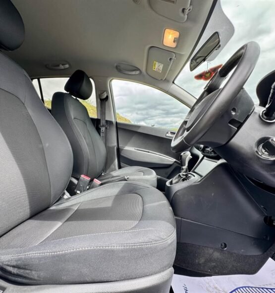 hyundai i10 hatchback petrol ca930d5fa14b 555x592
