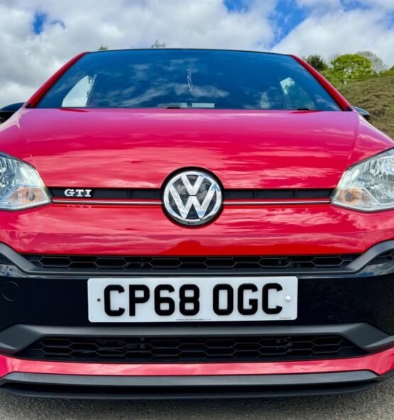 volkswagen up hatchback petrol 1564cd1a5ab3 1 555x592